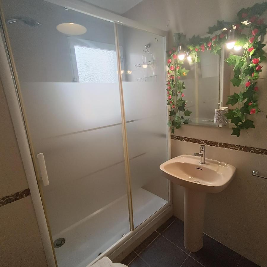 Bolivia Beach Apartments Málaga Eksteriør billede